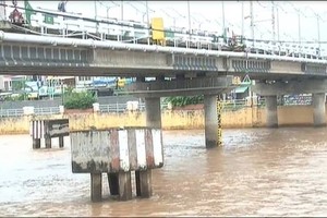 遭運砂駁船撞斷防撞墩的鴻禦-永興橋。（圖源：PV）