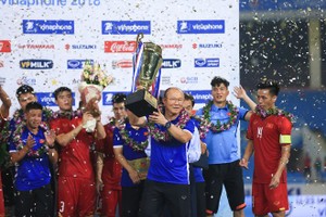 越南U23隊奪得2018年VinaPhone盃國際足球邀請賽冠軍。（圖源：仲達）