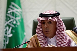 沙特阿拉伯外交大臣朱拜爾召開新聞發佈會。（圖源：路透社）