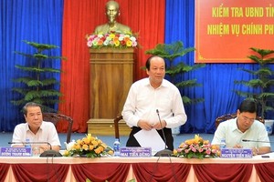 政府辦公廳主任梅進勇部長（中）在會議上發表講話。（圖源：CTV）