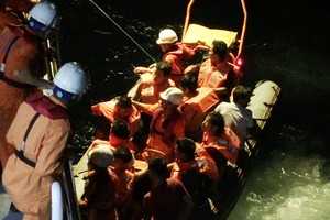 航海救援隊成功營救11名海上遇險的船員。（圖源：MRCC）