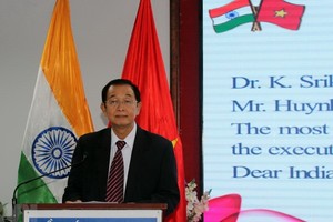 越印友好協會主席黃成立在招待會上發言。（圖源：越通社）