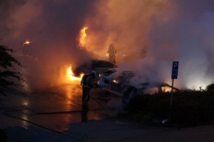 瑞典一個晚上有80輛車被燒，消防隊疲於奔命。（圖源：互聯網）