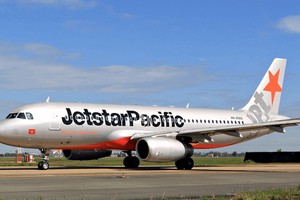 經過核實、檢查後，獲悉遺留手提袋者是正在我國旅行的外國乘客C.C.H。本月13日，捷星太平洋航空公司代表已將上述款項歸還失主。（示意圖源：Jetstar）