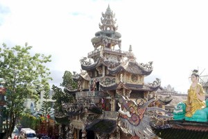 大勒靈福寺一瞥。