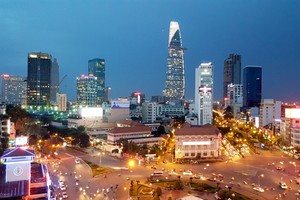 市人委會建議 Fullbright 於本月30日之前，完善打造本市成為國際金融中心提案的初步提綱。圖為本市夜間風光一瞥。（示意圖源：互聯網）