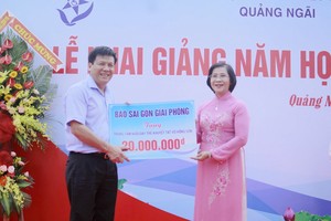 本報主編阮玉英向該中心捐助 4000 萬元。