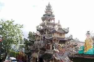 大勒靈福寺一瞥。