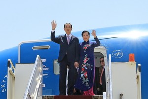 國家主席陳大光與夫人抵達埃及盧克索機場。（圖源：顏創）