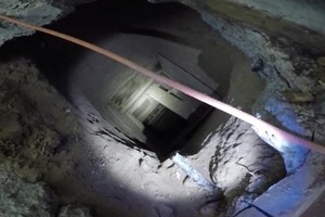 廢棄連鎖炸雞快餐店中竟然藏有直通墨西哥的秘道。（圖源：互聯網）