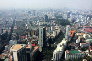 第一郡有不少違章的建築物樓層超於許可證規定。圖為本市第一郡空照一瞥。（示意圖源：互聯網）