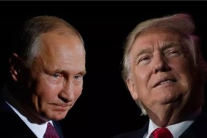 俄羅斯衛星通訊社27日援引美國國務院發言人的話報導，美國因俄羅斯前特工在英國中毒事件而對俄實施的制裁在當天正式生效。圖為俄羅斯總統普京（左）與美國總統特朗普。（圖源：互聯網）