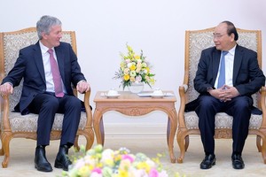 政府總理阮春福（右）接見新西蘭農業、生物安全、食品安全與農村問題部長兼貿易和出口增長部長達米安‧奧康納。（圖源：VOV）