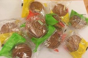 每個僅3000元的超低價月餅。