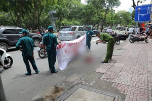 職能力量封鎖現場進行勘查。（圖源：小天）