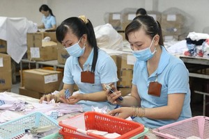 企業應為勞工繳納醫保費。