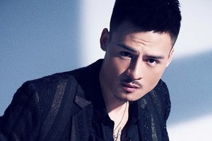 華榮盡量利用社交網向觀眾推介其獨特能力。