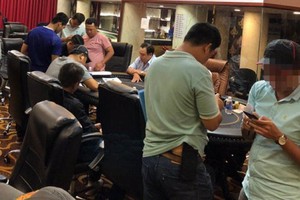 被破獲的賭博現場一瞥。