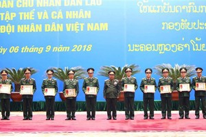 勳章頒授儀式一瞥。（圖源：楊江）