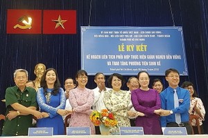 各組織機關代表承諾共同關照貧困者。