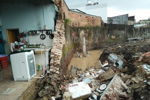 圍牆倒塌事故現場。（圖源：TL）