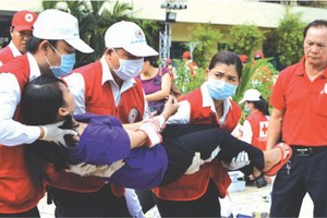 “交通事故現場急救法”演習一瞥。