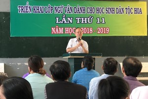 穗城會館理事長盧耀南在開課儀式上致詞。