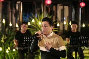 歌手藍長在《藍長九時演唱》網絡節目上。