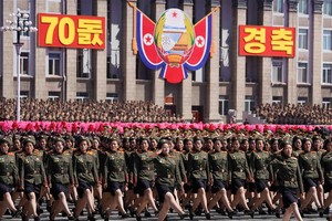 9月9日，朝鮮在平壤舉行盛大閱兵式和群眾花車遊行，熱烈慶祝建國70週年。（圖源：新華網）