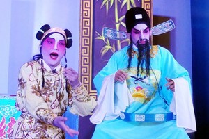 市統一粵劇團定於本月19日(農曆八月初十)晚上7時半在第六郡紅蓮戲院(後江街259號)演出歌唱節目。