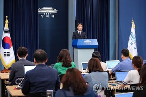 9月10日，韓國青瓦台總統秘書室室長任鐘皙在青瓦台舉行記者會。(圖源：韓聯社)