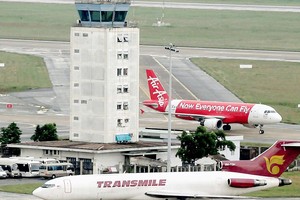 新山一機場空運活動。