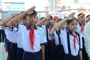 本市擬免收公立初中學費。圖為平盛郡九龍初中學校新學年開學典禮一瞥。（圖源：PLO）