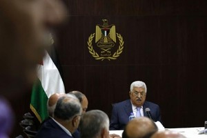 9月15日，在約旦河西岸城市拉姆安拉，巴勒斯坦總統阿巴斯主持會議。巴勒斯坦總統阿巴斯15日說，巴方准備將貝都因人居住區、阿克薩清真寺等涉及以色列的問題提交國際法院。（圖源：AFP）