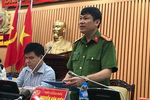 河內市公安廳副廳長阮文援大校在新聞發佈會上初步公佈案件調查結果。（圖源：VOV）