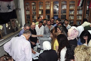 敘利亞國內衝突爆發已有7年，當地時間16日，敘國內由政府掌控的地區舉行2011年12月以來的首次地方選舉。（圖源：AP）