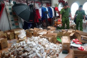 被查獲的品牌標籤違規之月餅。（圖源：明英）