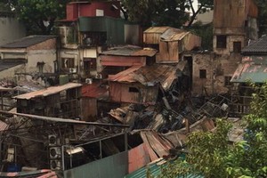 火警蔓延導致約10個民戶遭到損失。（圖源：VOV）