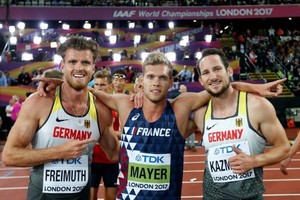 法國名將馬耶爾（中）。