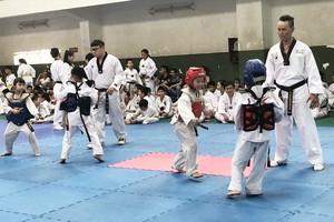 跆拳道第四級學生比賽。