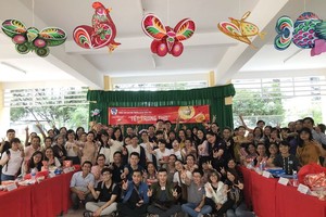 上百名學生參加中秋節專題活動。