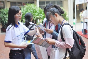 去年台灣教育展吸引廣大越華學生參加。