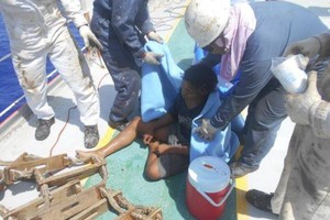 印尼男孩海上飄流 49 天終獲救。（圖源：互聯網）