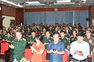 全體與會者一同發短訊表示支持“長山情義”基金會。