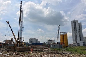 由第八郡公益勞務一成員有限責任公司所開展實施的項目被確定犯下不少缺點和違規。（圖源：ĐP）