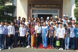 清平華文中心師生參訪安托公司。