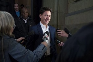 加拿大總理杜魯多在美加達成協議後回答媒體採訪。（圖源：AP）