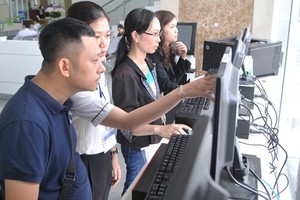 企業在網上申辦稅務。