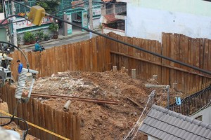 地基開挖施工時發現4枚炸彈的建築工地。（圖源：素雅）