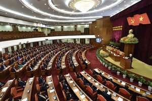 黨十二屆八中全會閉幕式場景。（圖源：VOV）